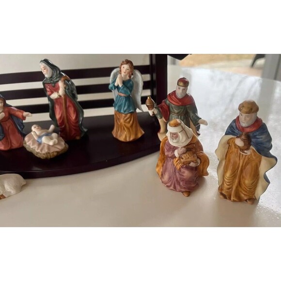 Christmas Nativity Scene 10 Piece Wood And Porcelain Holiday Set - Picture 4 of 4